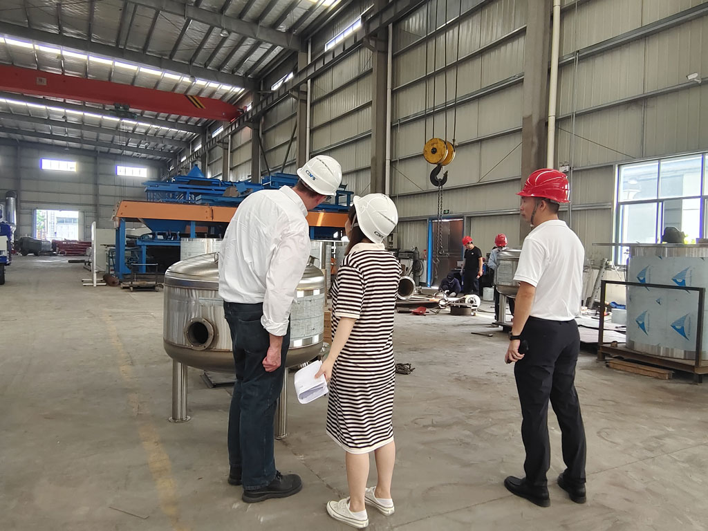 國(guó)外客戶考察多靈 國(guó)外客戶考察多靈